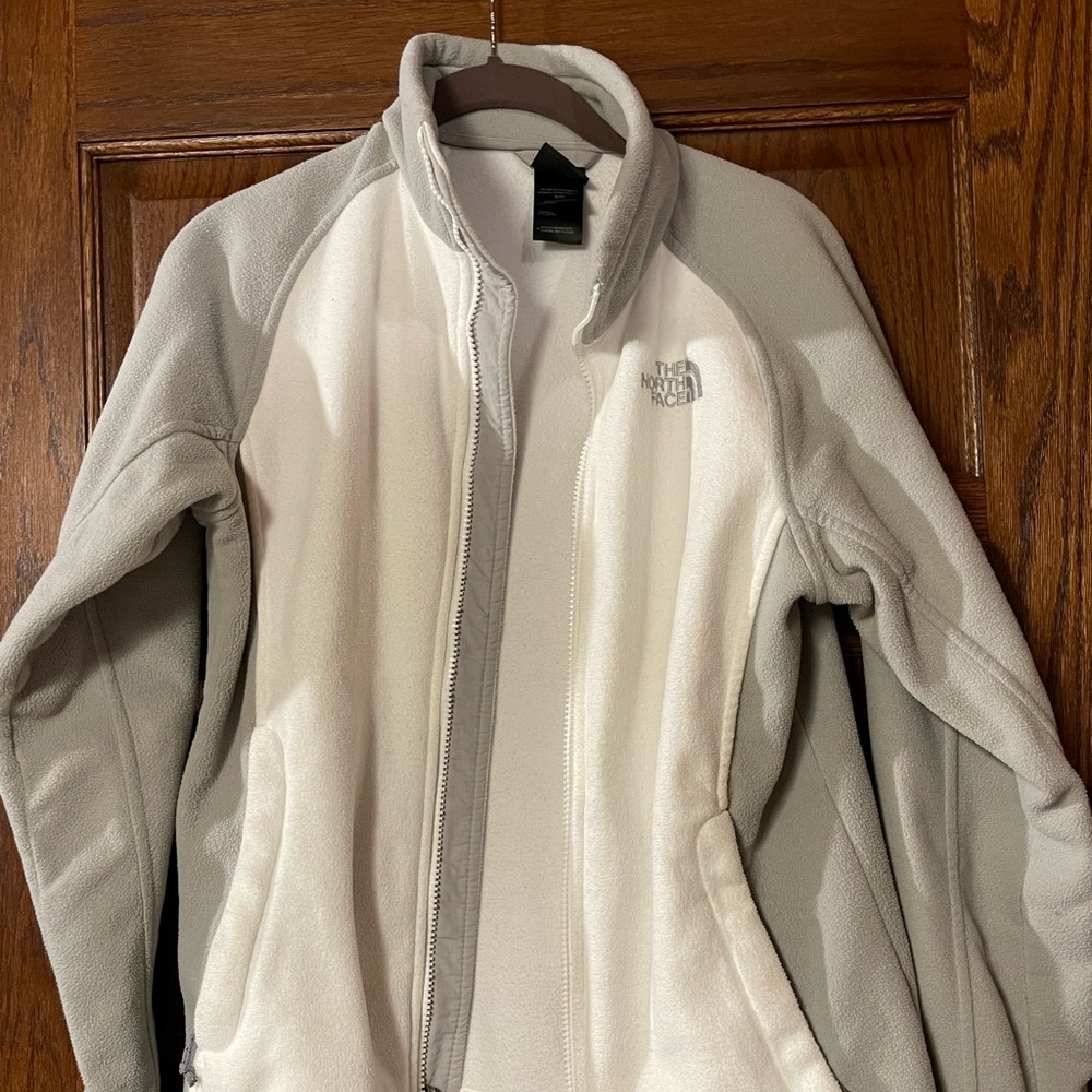 Women’s North Face Fleece. Warm and cozy!